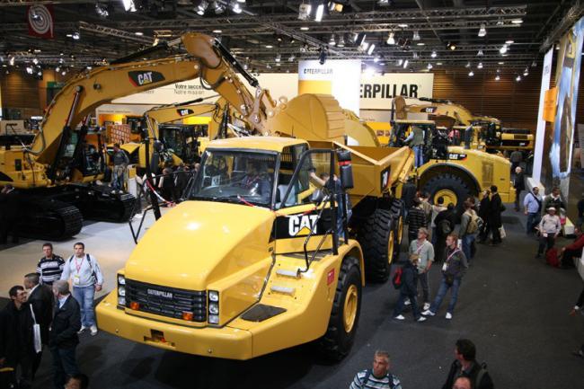 stand-caterpillar6288