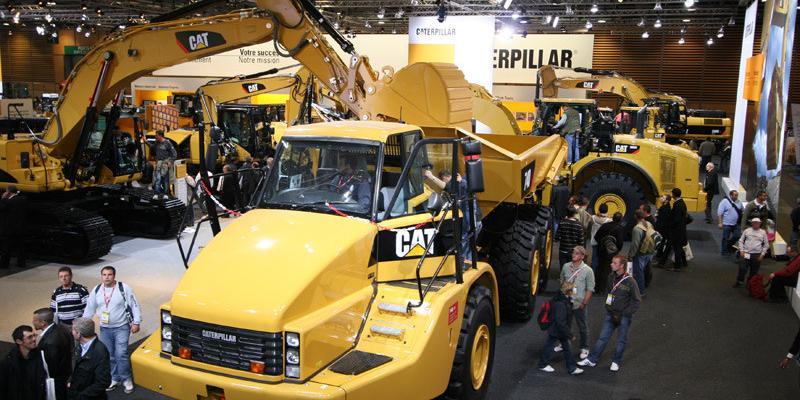stand-caterpillar6288